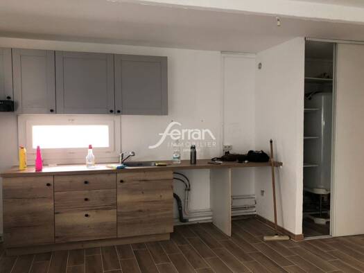 Appartement à louer 820 € 4 pièces 2 chambres 79,2 m² Étage 1/5 Collettes Ouest Draguignan 83300