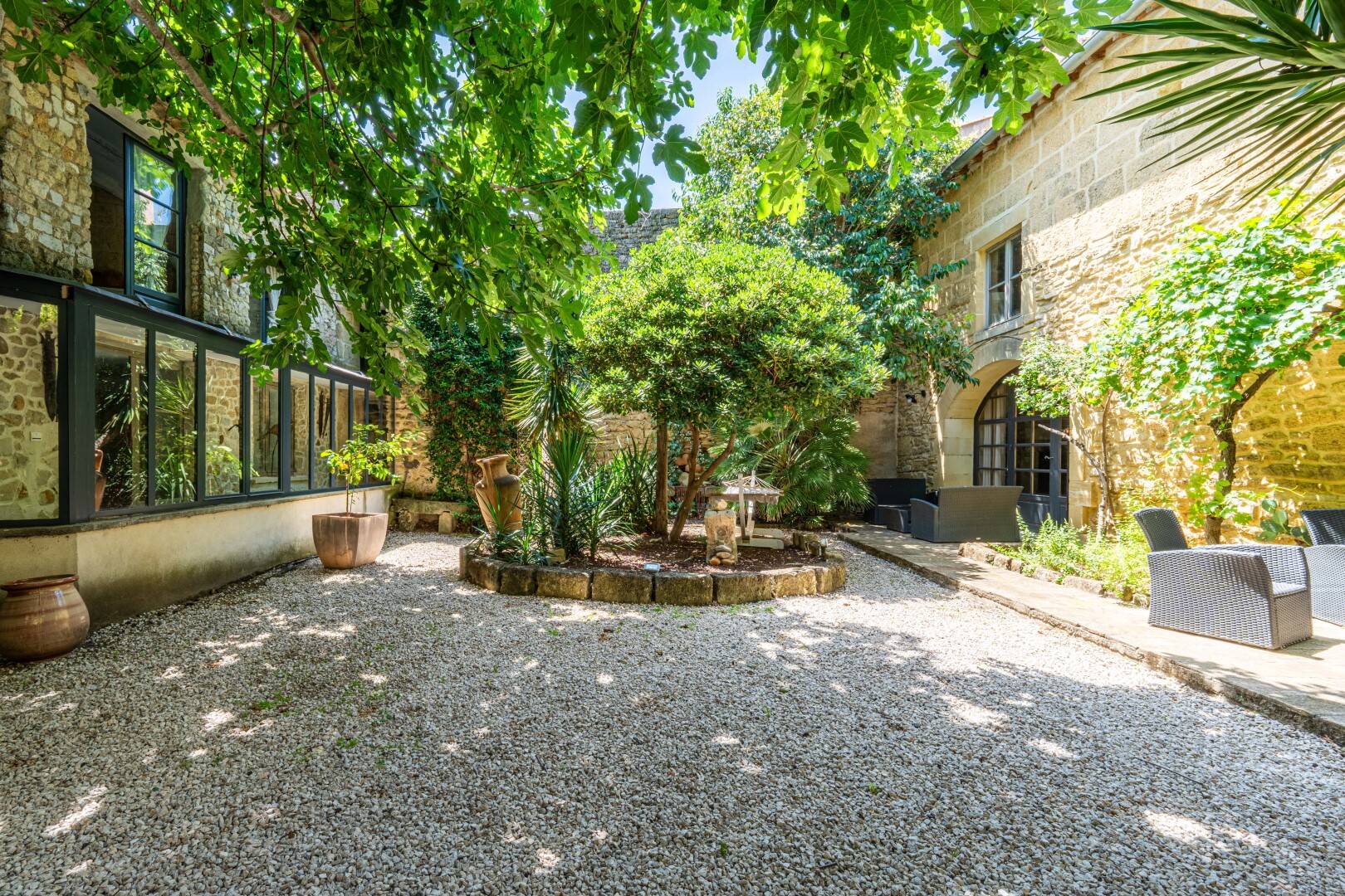 Maison à vendre, 460m², GALLARGUES LE MONTUEUX