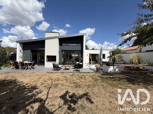 Maison de plain-pied à vendre 481 500 € 5 pièces 3 chambres 110 m² 680 m² de terrain Saint-Aignan-Grandlieu 44860