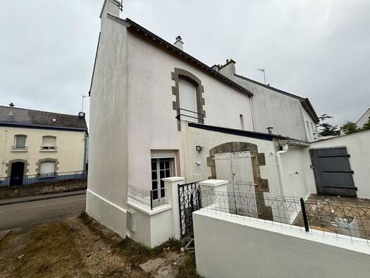 Maison à louer 1 600 € 6 pièces 4 chambres 81 m² 50 m² de terrain Lanester 56600