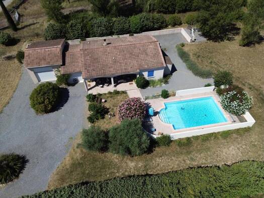 Maison de plain-pied à vendre 368 000 € 4 pièces 3 chambres 90 m² 3 298 m² de terrain Lagorce 07150