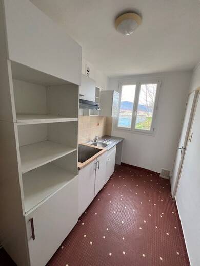 Appartement à louer 720 € 6 pièces 4 chambres 98 m² 1er étage Saint Maixent l Ecole 79400