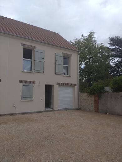 Maison à louer 922 € 4 pièces 3 chambres 83 m² 50 m² de terrain Chateauneuf sur Loire 45110