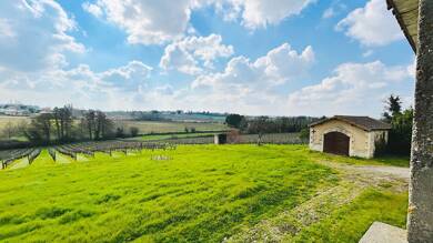 Maison à vendre 208 000 € 6 pièces 6 chambres 250 m² 3 831 m² de terrain Blaye 33390