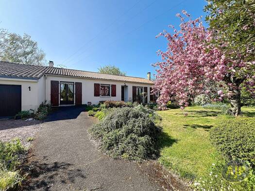 Maison à vendre 282 987 € 7 pièces 3 chambres 153 m² 3 890 m² de terrain Sainte Gemme la Plaine 85400