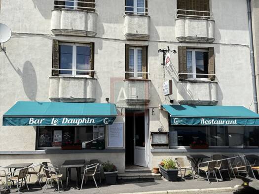 Local commercial avec bail commercial 886 € 382 m² de surface de vente Landos 43340