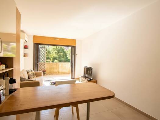 Appartement à vendre 250 000 € 3 pièces 2 chambres 45 m² Étage 3/4 Village-Le Val-Cabrieres Mougins 06250