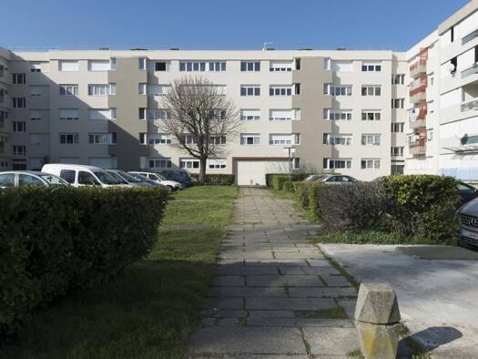 Appartement à louer 457 € 2 pièces 1 chambre 51 m² 4ème étage Ville-Basse Montélimar 26200