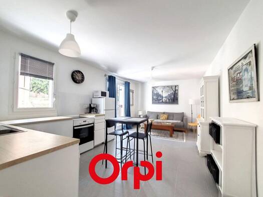 Appartement à louer 718 € 2 pièces 1 chambre 37,4 m² RDC Centre Ville Le Beausset 83330