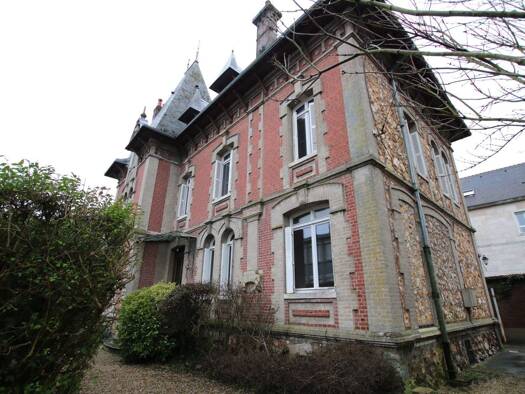 Maison à louer 1 400 € 10 pièces 6 chambres 262 m² 788 m² de terrain Yvetot 76190