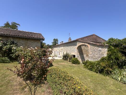 Maison à vendre 499 000 € 7 pièces 8 chambres 279 m² 8 335 m² de terrain Pellegrue 33790