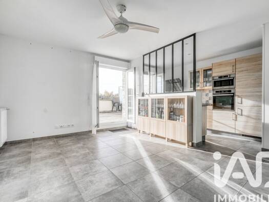 Appartement à vendre 289 000 € 3 pièces 2 chambres 61 m² Étage 2/2 Villeneuve-Saint-Denis 77174