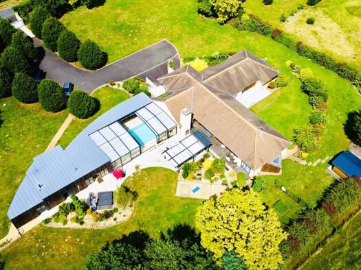 Villa à vendre 1 580 000 € 10 pièces 6 chambres 451,6 m² 8 000 m² de terrain Juigné-sur-Sarthe 72300