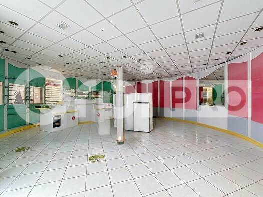 Local commercial à vendre 262 000 € 140 m² de surface de vente Monchy-Saint-Éloi 60290