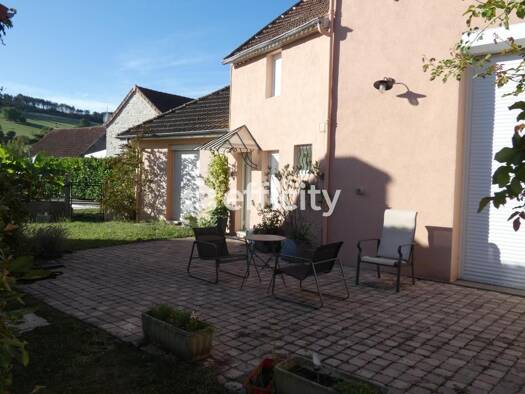 Maison à vendre 350 000 € 8 pièces 6 chambres 230 m² 2 687 m² de terrain Centre Ouest et Exterieurs Gannat 03800