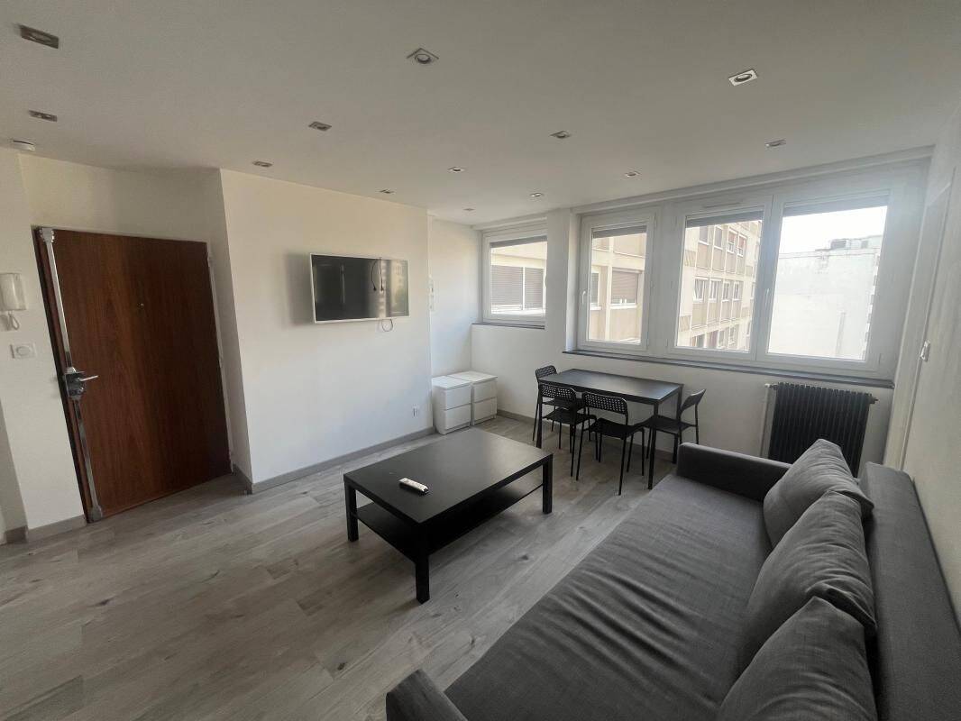 A LOUER APPARTEMENT T3 MEUBLE 69100 VILLEURBANNE — 2