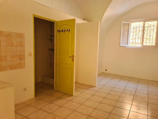Appartement à louer 393 € 1 pièce 22 m² RDC Sernhac 30210