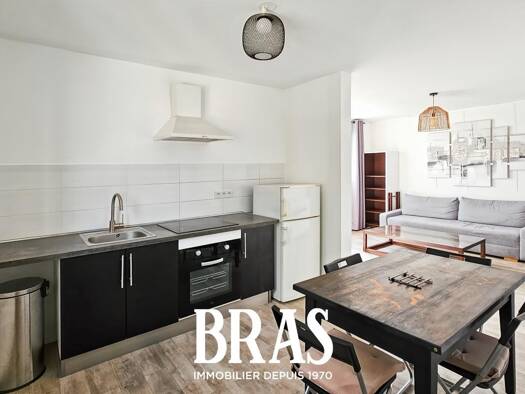 Appartement à louer 931 € 3 pièces 2 chambres 60 m² Étage 3/3 Saint-Jacques Nantes 44200