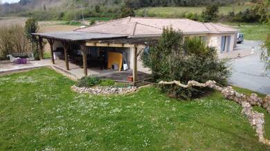 Maison de plain-pied à vendre 241 500 € 5 pièces 4 chambres 165 m² 4 980 m² de terrain Mongauzy 33190