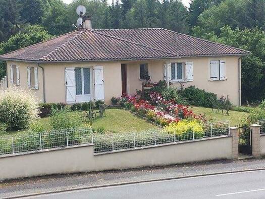 Maison de plain-pied à vendre 203 000 € 5 pièces 4 chambres 147,2 m² 2 235 m² de terrain La Coquille 24450