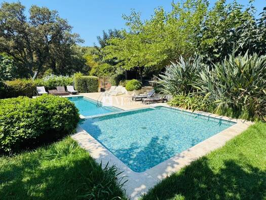 Maison de plain-pied à vendre 1 690 000 € 7 pièces 6 chambres 175 m² 1 621 m² de terrain La Croix-Valmer 83420