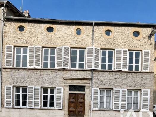 Demeure à vendre 485 000 € 8 pièces 4 chambres 340 m² 404 m² de terrain Thoissey 01140