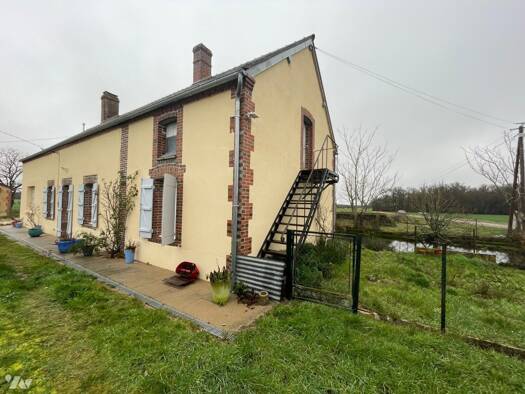 Maison à louer 670 € 3 pièces 2 chambres 2 490 m² de terrain Charny Orée de Puisaye 89120