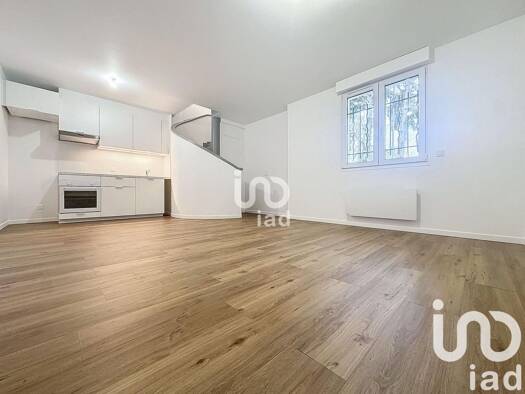 Appartement à louer 1 100 € 3 pièces 2 chambres 64 m² Dernier étage, Étage 1/1 Étréchy 91580