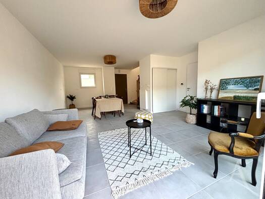 Maison de plain-pied à vendre - Première occupation 344 000 € 5 pièces 3 chambres 85 m² 396 m² de terrain Centre Ville-Quartiers Nord et Ouest Montaigu-Vendée 85600