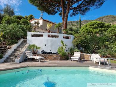 Villa à vendre 2 290 000 € 8 pièces 5 chambres 180 m² 1 000 m² de terrain Les Calanques Le Lavandou 83980