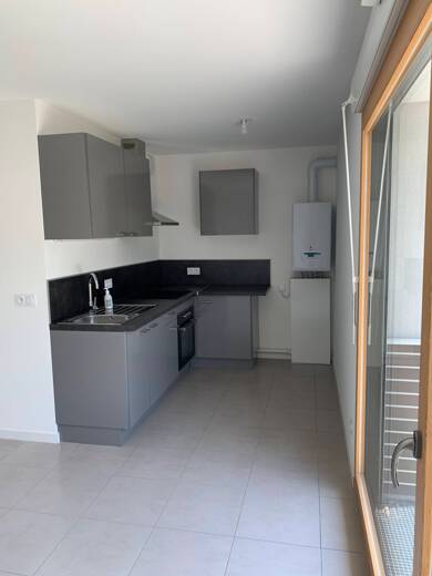 Appartement à louer 672 € 2 pièces 2 chambres 41,9 m² RDC/1 Le Village Saint-Priest 69800
