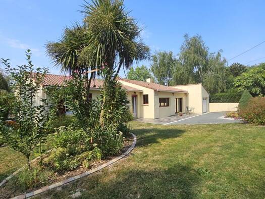 Maison à vendre 299 900 € 5 pièces 3 chambres 118 m² 2 575 m² de terrain St Julien des Landes 85150
