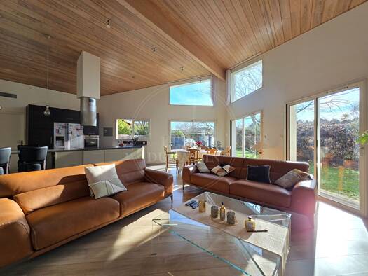 Maison de plain-pied à vendre 585 000 € 4 pièces 3 chambres 142 m² 2 181 m² de terrain Mios 33380
