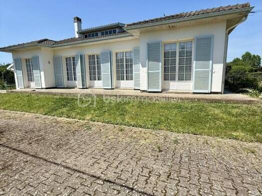 Maison à vendre 179 800 € 7 pièces 3 chambres 109 m² Vic-en-Bigorre 65500
