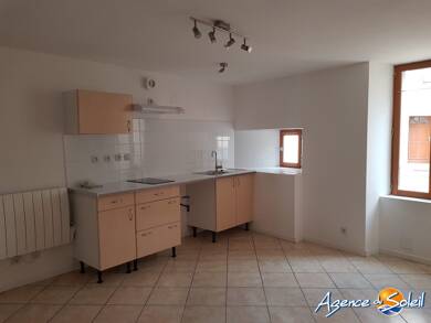 Appartement à louer 470 € 3 pièces 2 chambres 45 m² RDC Olonzac 34210
