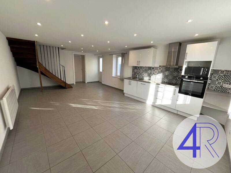 Maison à louer, 81m², FLEURIE