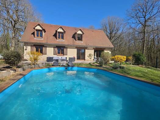 Maison à vendre 624 000 € 8 pièces 4 chambres 200 m² 7 700 m² de terrain Houdan 78550