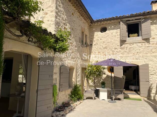 Maison à vendre 1 160 000 € 9 pièces 4 chambres 190 m² 680 m² de terrain Eygalieres 13810