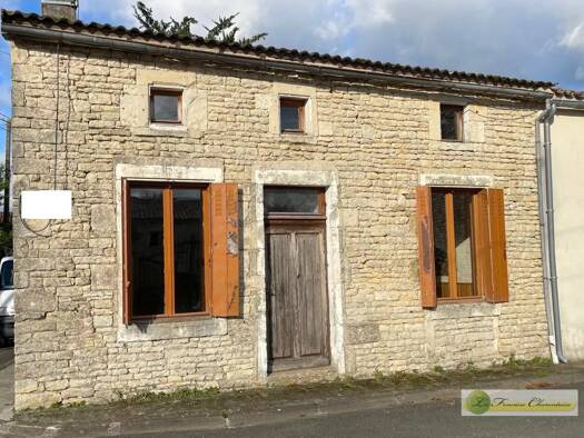 Maison à vendre 71 500 € 4 pièces 75 m² 332 m² de terrain Longré 16240