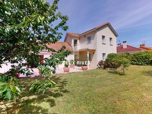 Maison à vendre 699 990 € 10 pièces 7 chambres 266 m² 1 257 m² de terrain Saint-Philbert-de-Grand-Lieu 44310