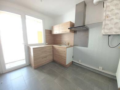 Appartement à louer 585 € 3 pièces 2 chambres 67 m² Étage 1/1 Quais du Tarn Millau 12100