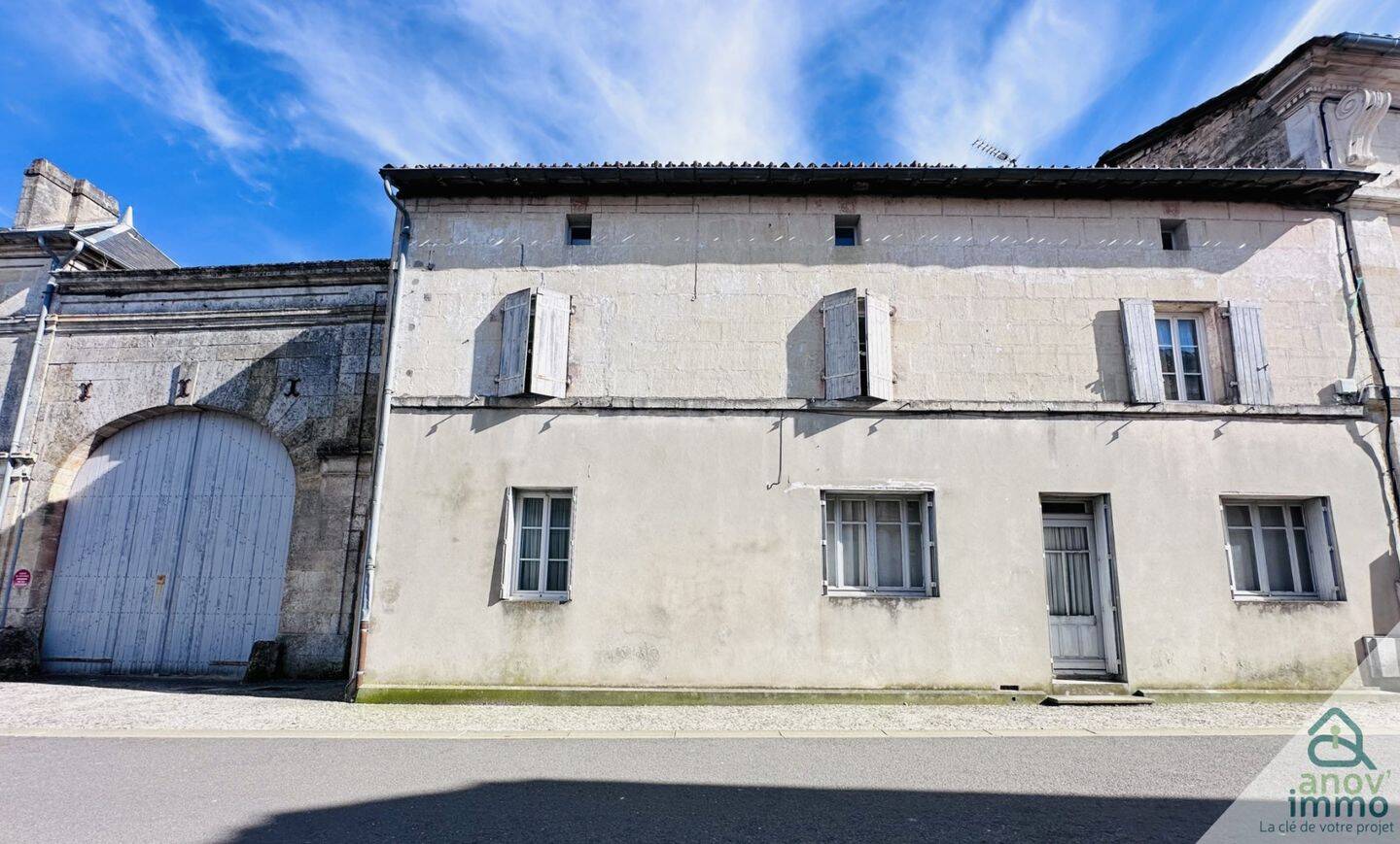Maison à vendre, 198m², ROULLET SAINT ESTEPHE