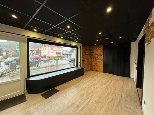 Local d'activités à louer 700 € 68 m² d'espace de stockage Saint-Léonard 88650