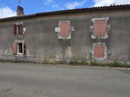 Maison à vendre 100 700 € 4 pièces 2 chambres 90 m² 777 m² de terrain Azay le Brule 79400