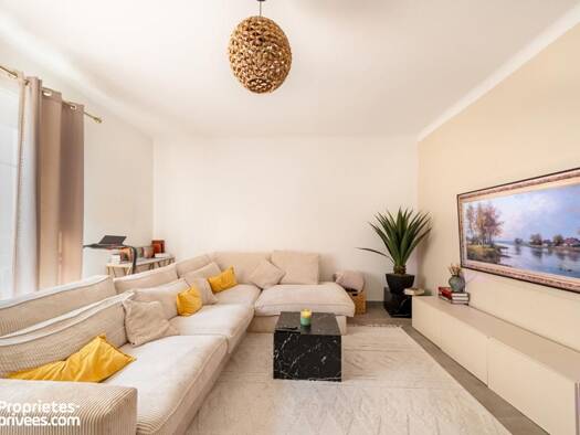 Maison à vendre 336 000 € 8 pièces 3 chambres 180 m² Saint Veran-Marsillargues Avignon 84000