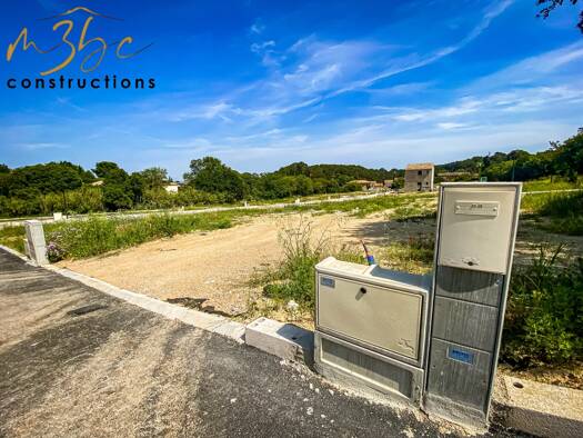 Terrain constructible viabilisé à vendre 110 500 € 555 m² de terrain Poilhes 34310