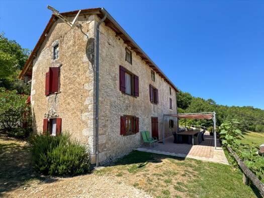 Maison de vacances à vendre 483 000 € 8 pièces 6 chambres 305 m² 2 500 m² de terrain Montrem 24110
