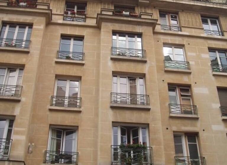 Appartement à louer 570 € 1 pièce 13 m²<br/>superficie 1er<br/>étage 12/06/2025<br/>disponibilité Alleray Procession Paris 15ème 75015