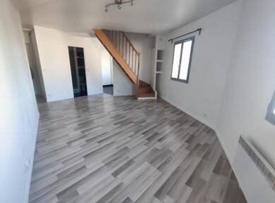 Appartement à vendre 224 000 € 2 pièces 1 chambre 45 m² Dernier étage, Étage 2/2 Le Fresnay-Vieux Pays Sartrouville 78500