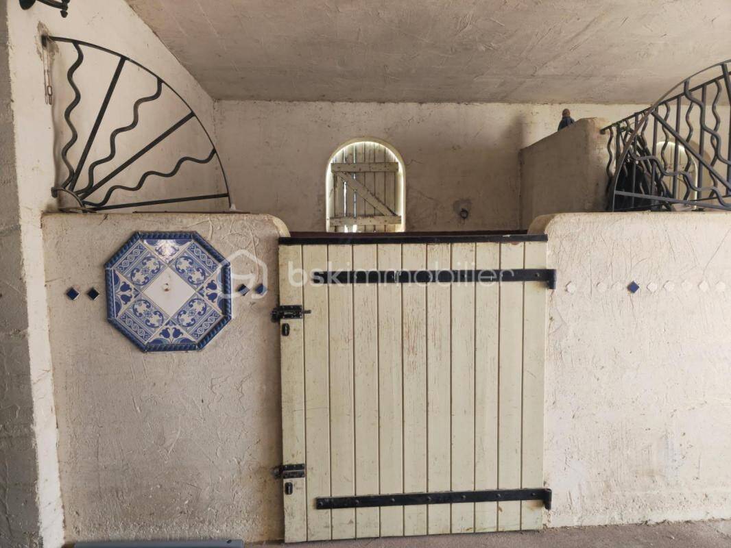 Maison à vendre, 200m², VIC LA GARDIOLE